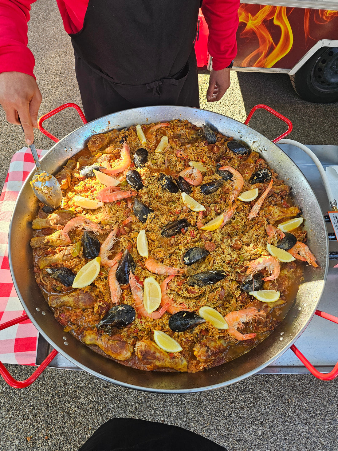 🥘 La Paella Cocorico : la seule et unique paella de Montélimar à base de poulet fermier Label Rouge !